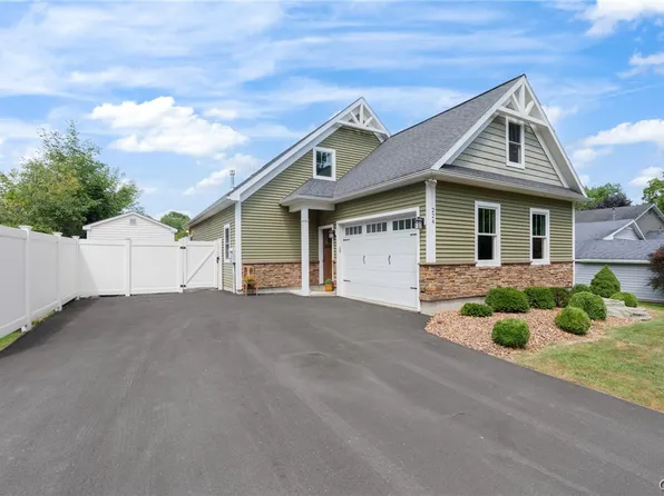 224 Commane Rd W, Baldwinsville, NY 13027