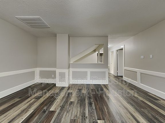 4th image of 19719 Oak Branch Ct