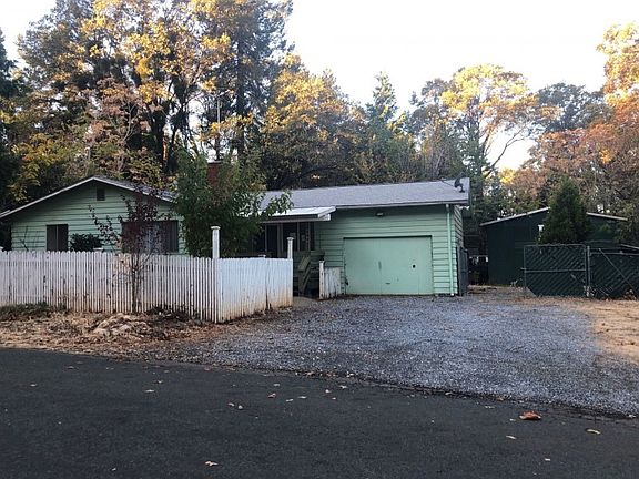3rd image of 5892 Pond Dr