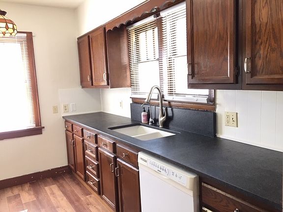 4th image of 306 E 28th St