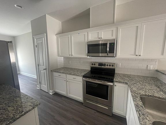 5th image of 1819 Fox Den Way #4
