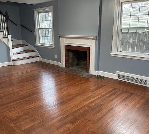4th image of 94 Puritan Dr