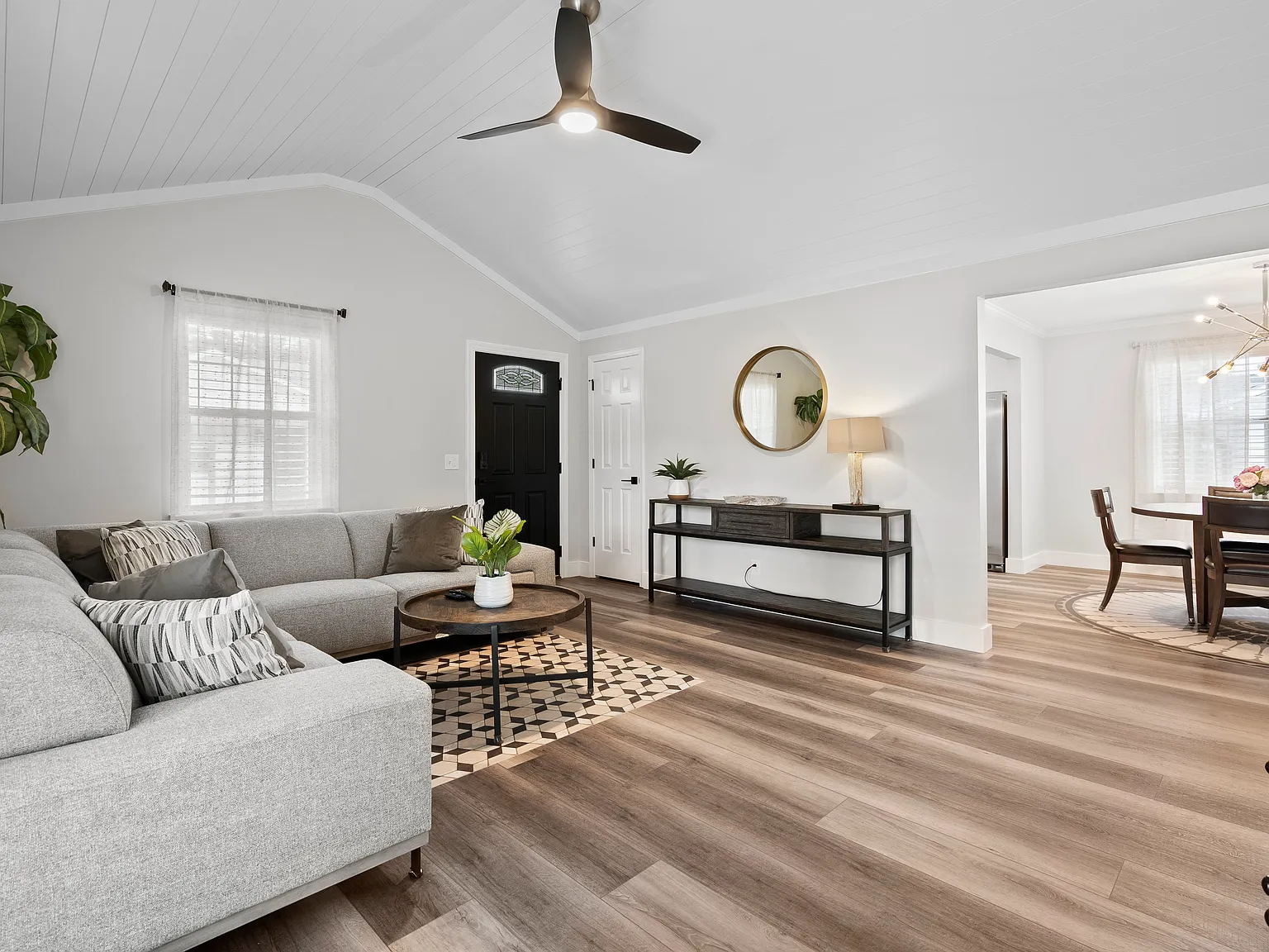 3 bed, 1253 sqft, $2,500 — Photo 3