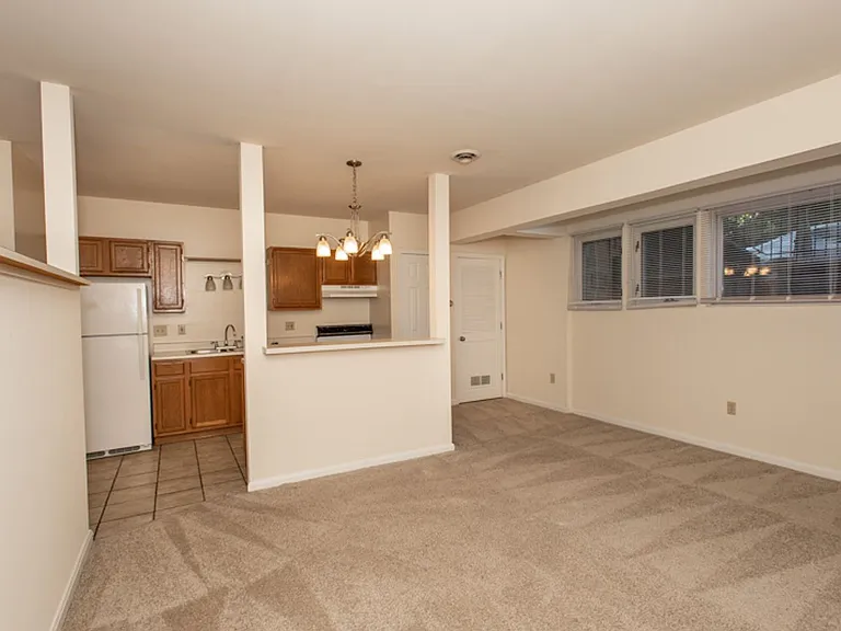 Walk to UC & UC Medical | 1BR/2BR Apartments — Photo 42