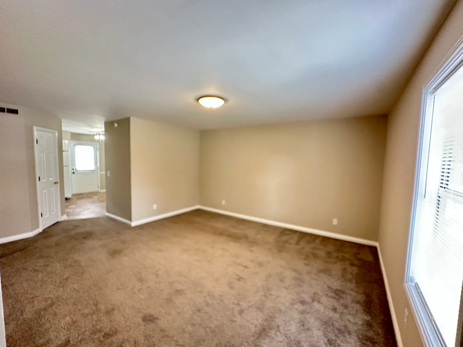 2 bed, 1250 sqft, $1,375 — Photo 4