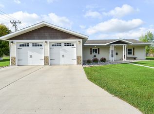 109 E 5th St, Argyle, MN 56713