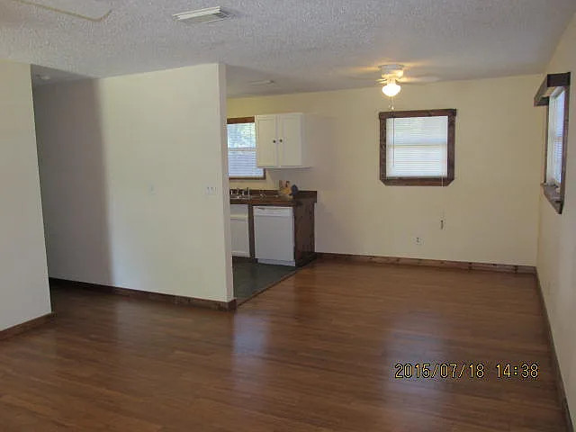 605 Jackson St — Photo 3
