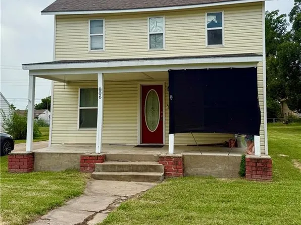 806 W 1st St, Coffeyville, KS 67337
