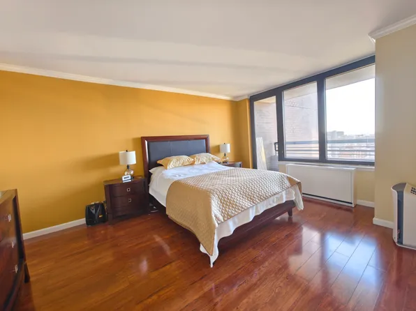 330 East 38th Street image 9 of 23