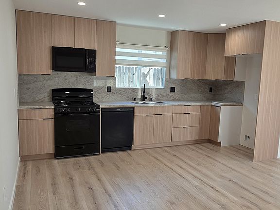 4th image of 419 Raymond Ave