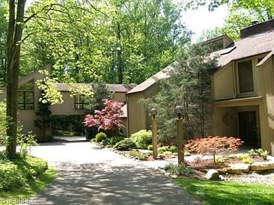 2nd image of 3 Whisperwood Ln