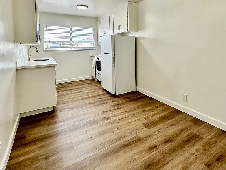 691 Ontario Ct — Photo 25