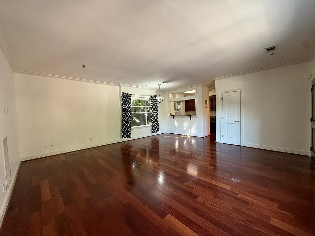 1 bed, 971 sqft, $1,740 — Photo 2