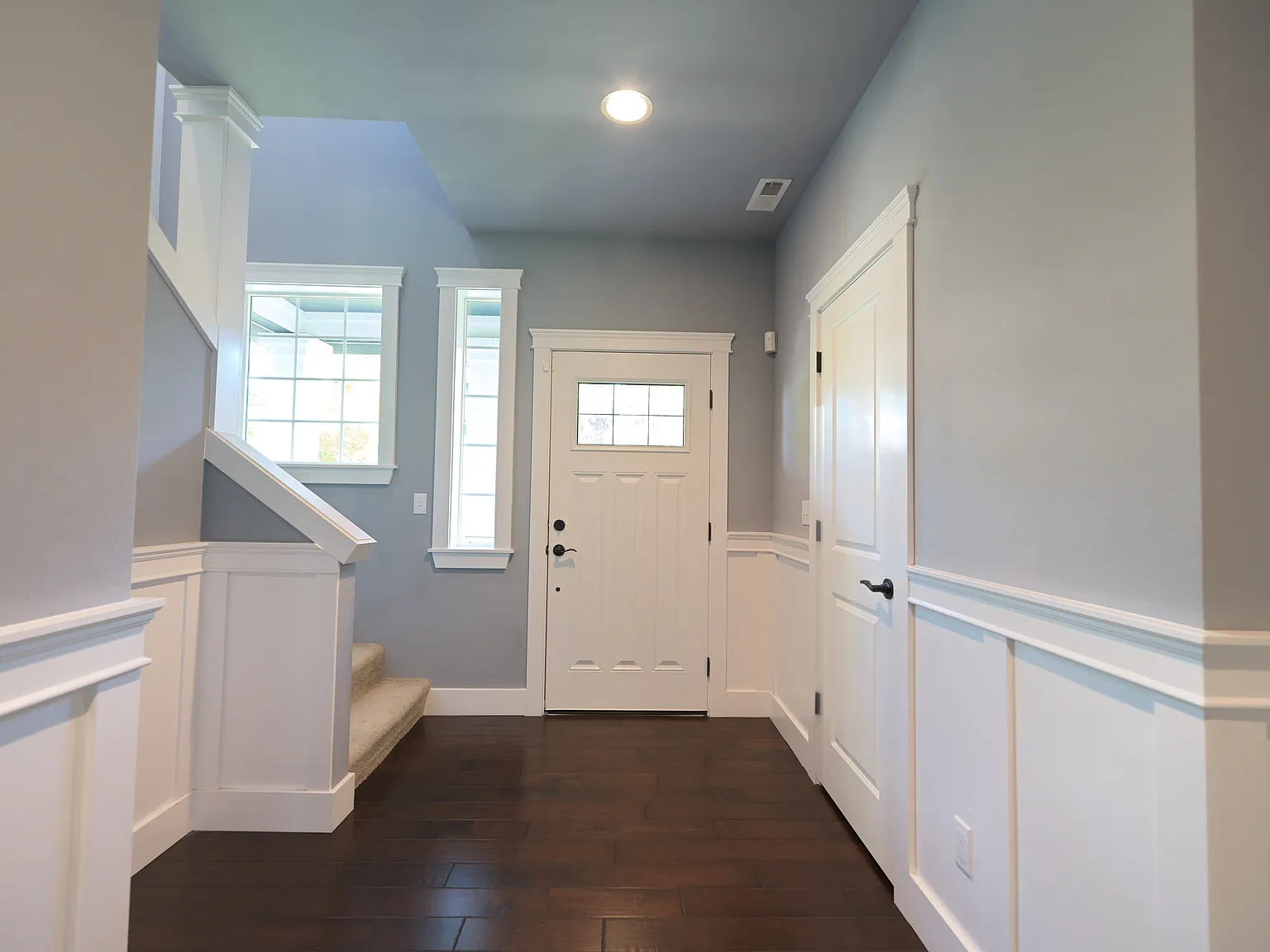 3 bed, 2.5 bath, 2160 sqft, $3,800 — Photo 2