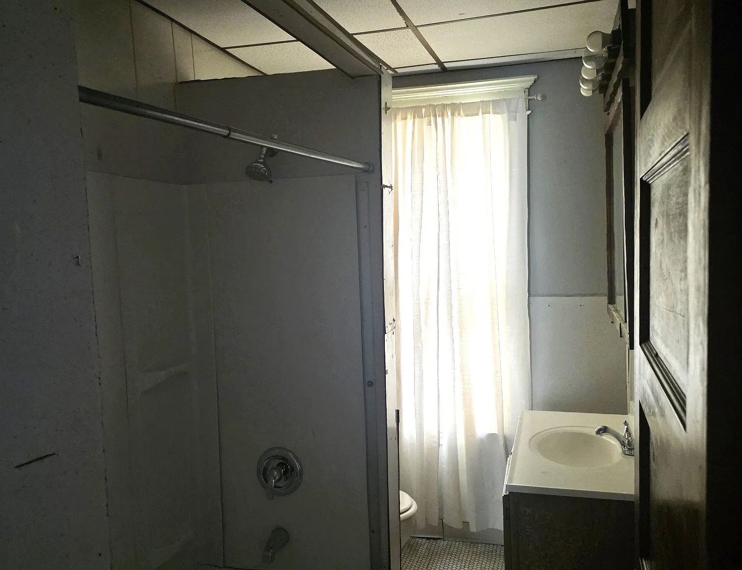 3 bed, $1,300 — Photo 4