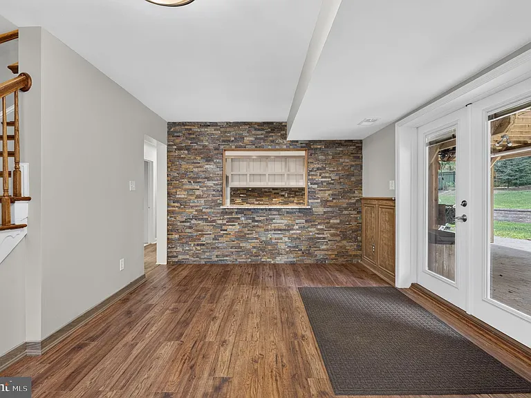 6443 Walters Woods Dr — Photo 45