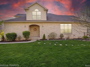 47436 Saltz Rd, Canton, MI 48187