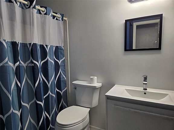 5th image of 842 Banks Rd