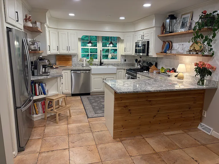 4924 Maplewood Dr — Photo 3
