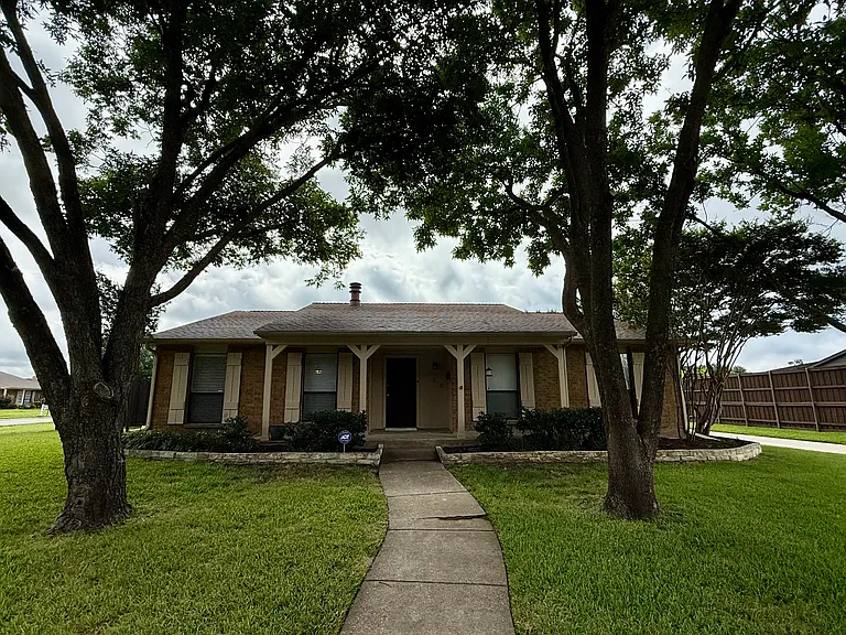 435 Clear Creek Ln — Photo 1