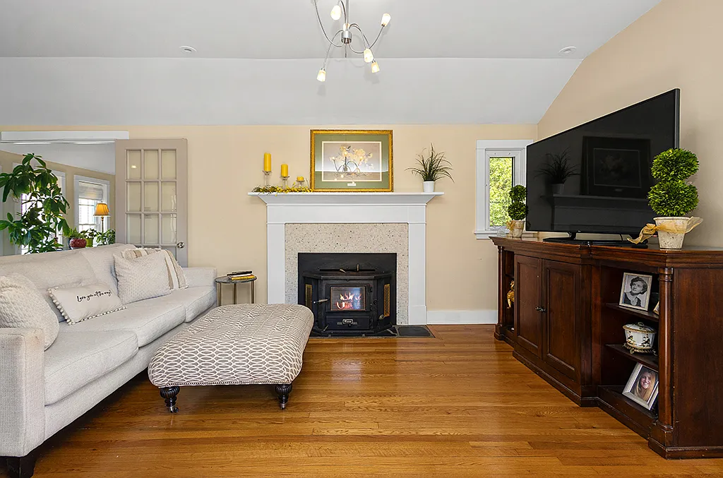 3 bed, 1.5 bath, 1196 sqft, $3,800 — Photo 4