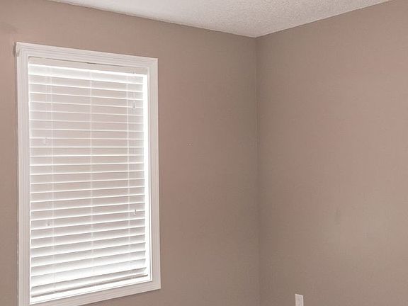 5th image of 945 Wheatfield Ct