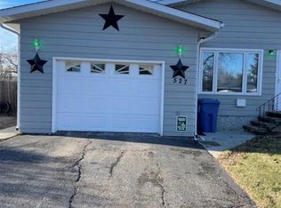 527 2nd St NE, Ituna, SK S0A1N0