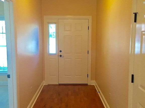 4th image of 267 Clairmont Dr