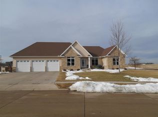 5829 Judge Rd, Bettendorf, IA 52722