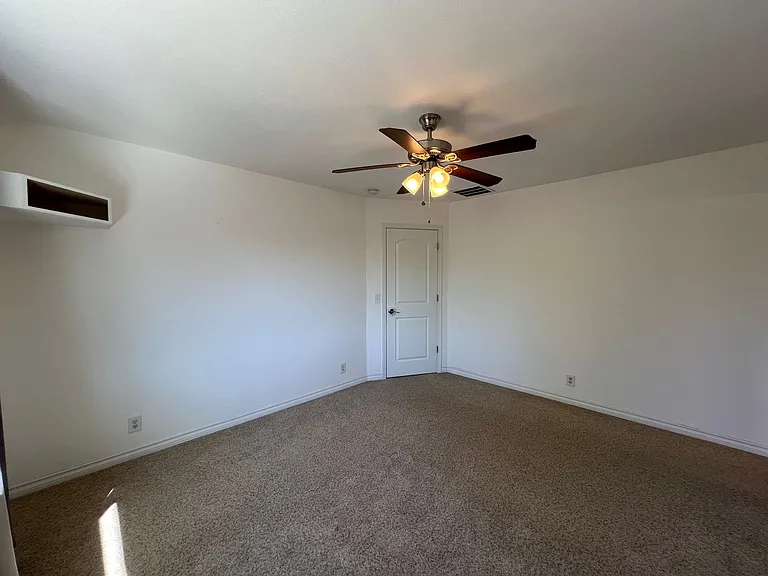 1592 Kingston Way — Photo 16