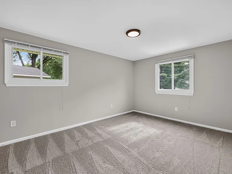 4898 Wheatstone Dr — Photo 16