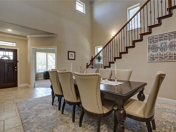 4th image of 2307 Rosemary Ln