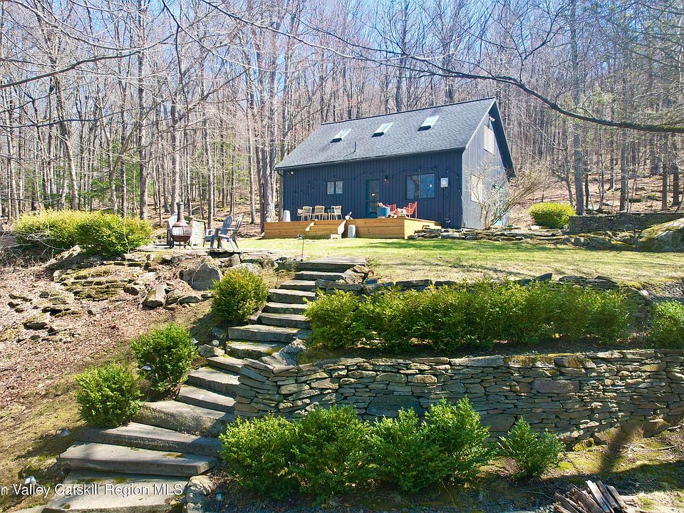 1st image of 410 Roaring Brook Lane