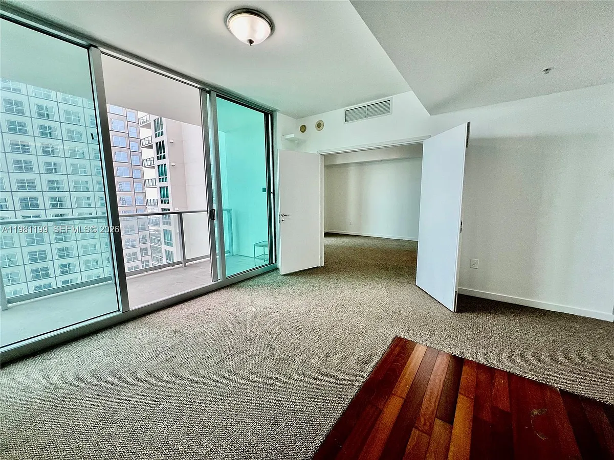 Building Photo - 300 Biscayne Blvd #2703