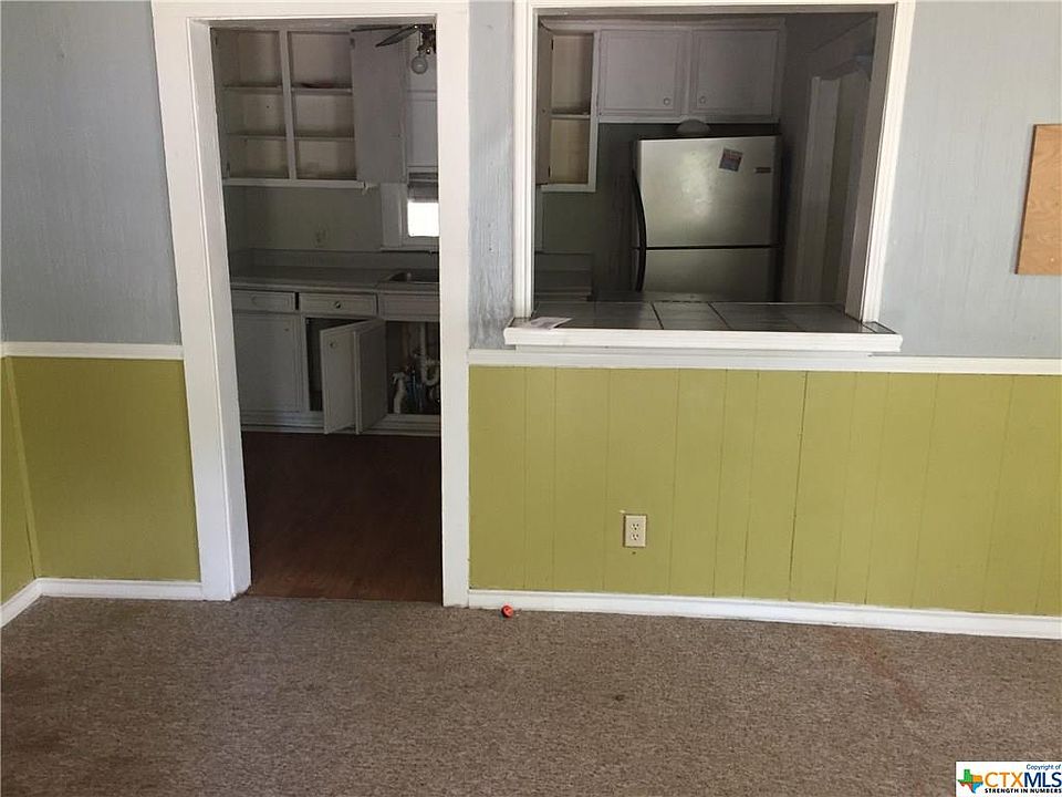 2nd image of 121 Younger St