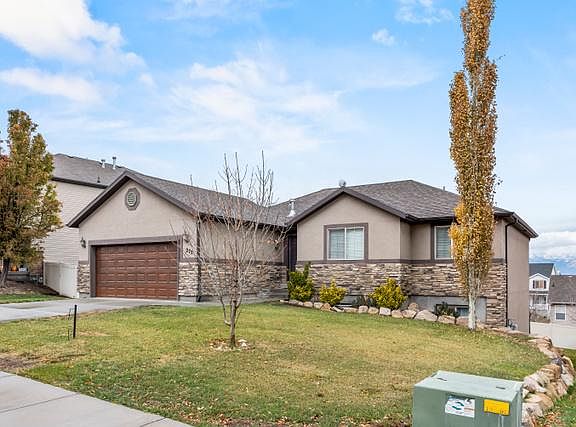 2nd image of 272 W Kestrel Dr