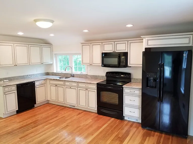 25 Bellevue Rd — Photo 1