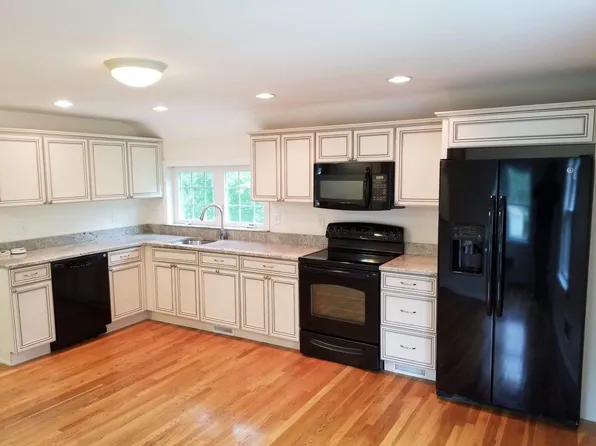 25 Bellevue Rd, Natick, MA 01760