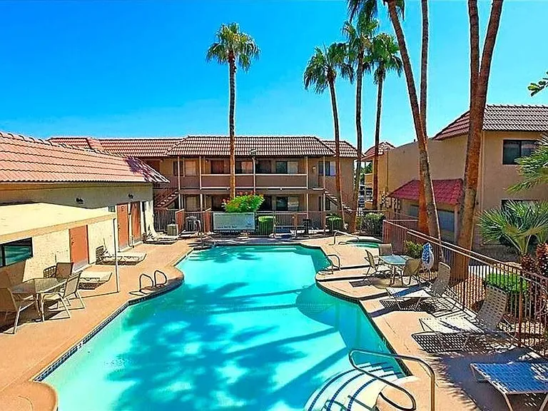 Reno Villas — Photo 11