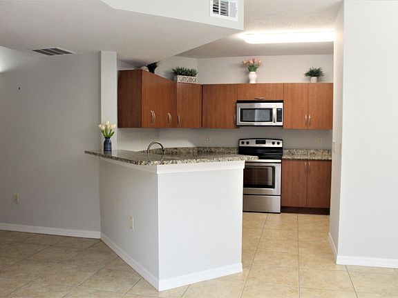 5th image of 138 SW Peacock Blvd APT 20-101