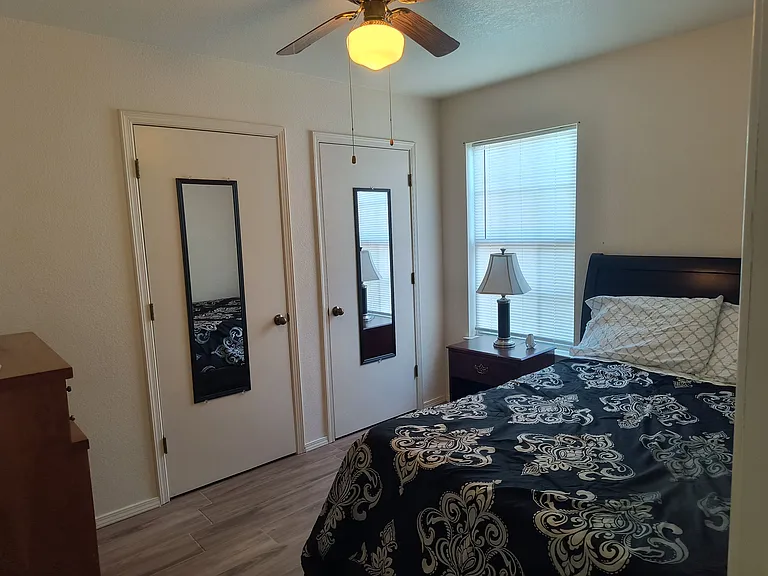 913 Grape St — Photo 5