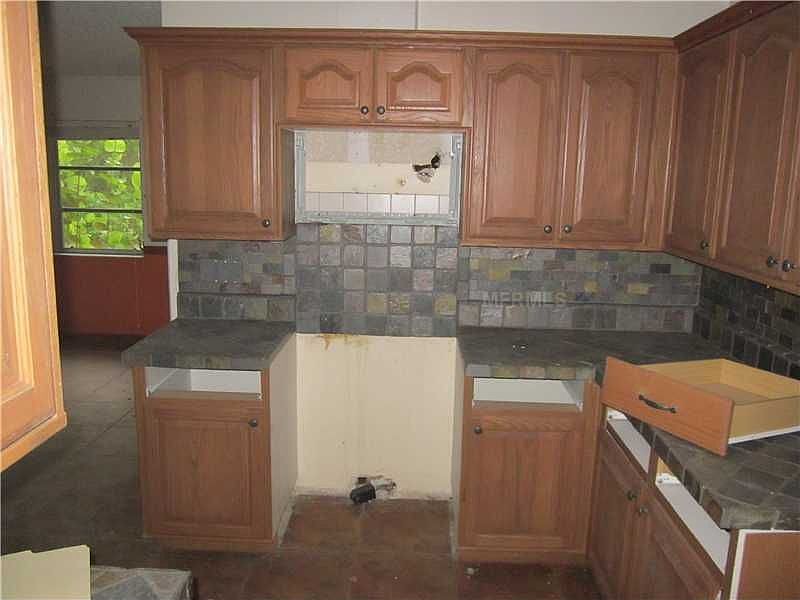 2nd image of 17351 Vallybrook Ave