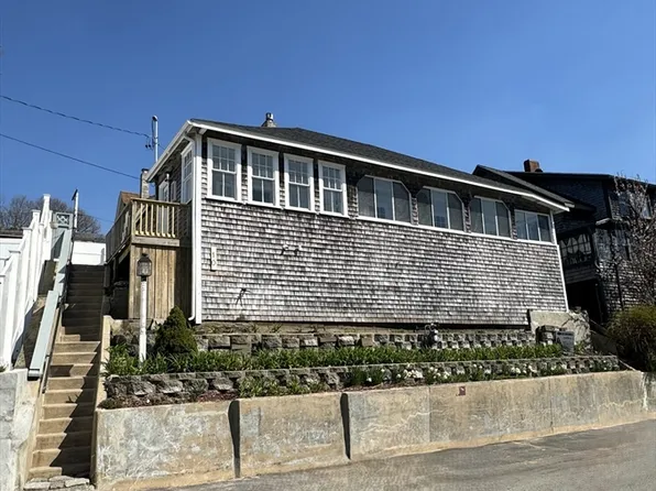 10 Green St, Buzzards Bay, MA 02532