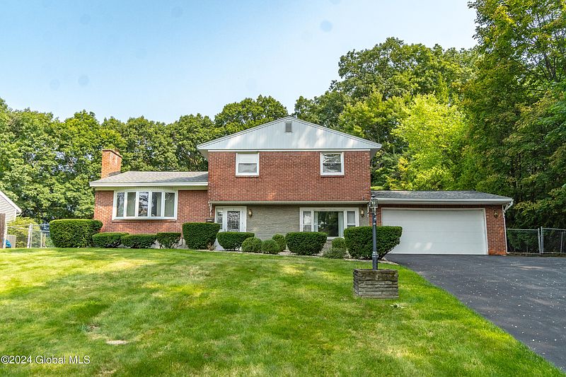 2nd image of 9 Ten Springs Drive