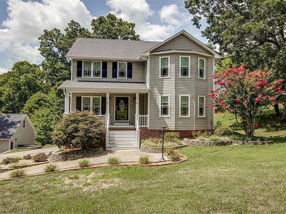 1st image of 809 Seven Oaks Dr