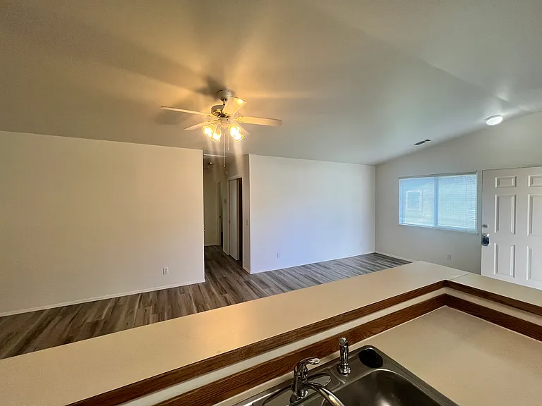 709 NE Savannah Dr #3 — Photo 12