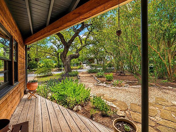 2nd image of 2209 La Casa Dr