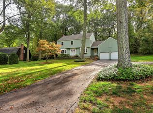 19 Carriage Dr, Oxford, CT 06478