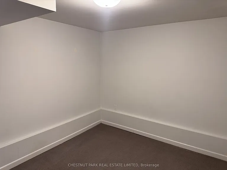 10 Wroxeter Ave #LOWER — Photo 11