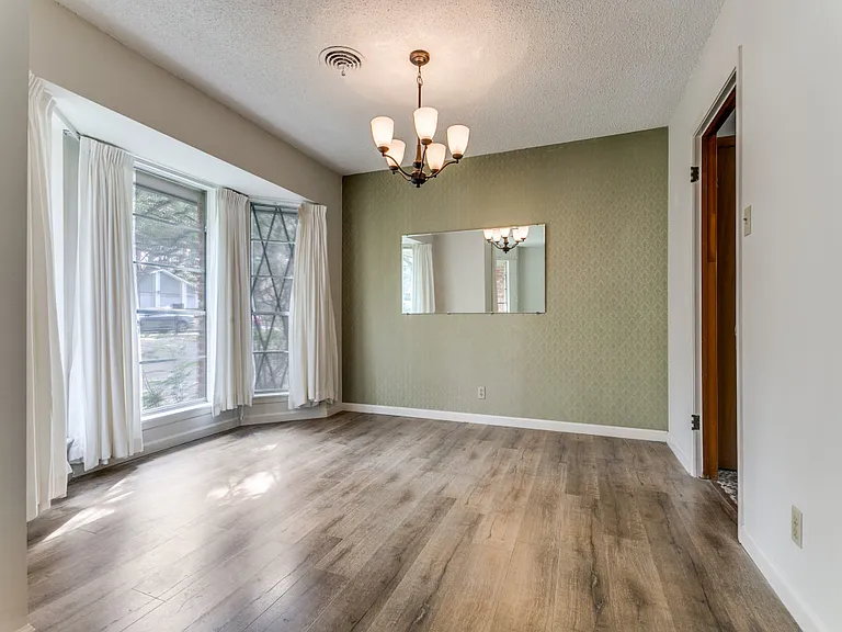 3551 Red Oak Ln — Photo 3